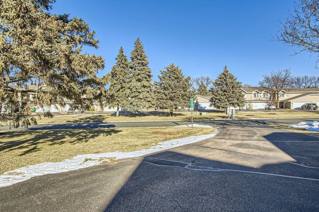 546 Pleasure Creek Dr - Photo 3 of 24