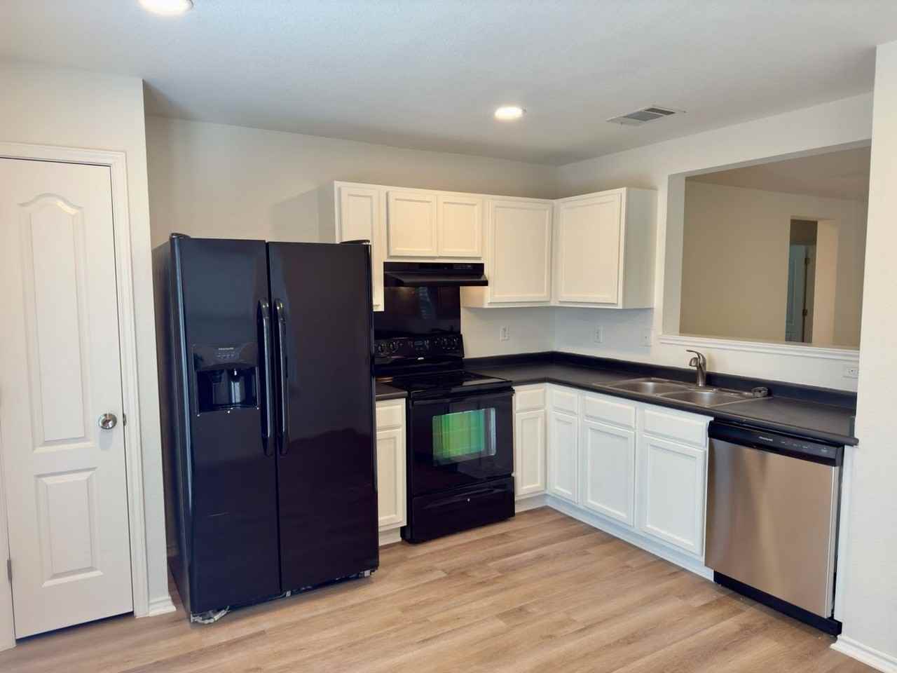 240 New Country Rd - Photo 3 of 20
