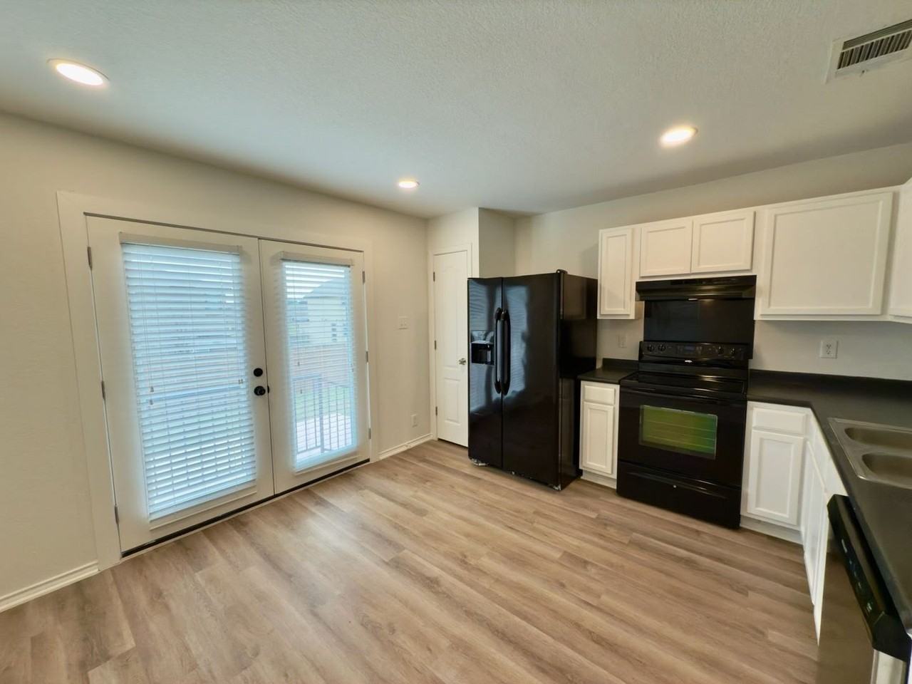 240 New Country Rd - Photo 4 of 20