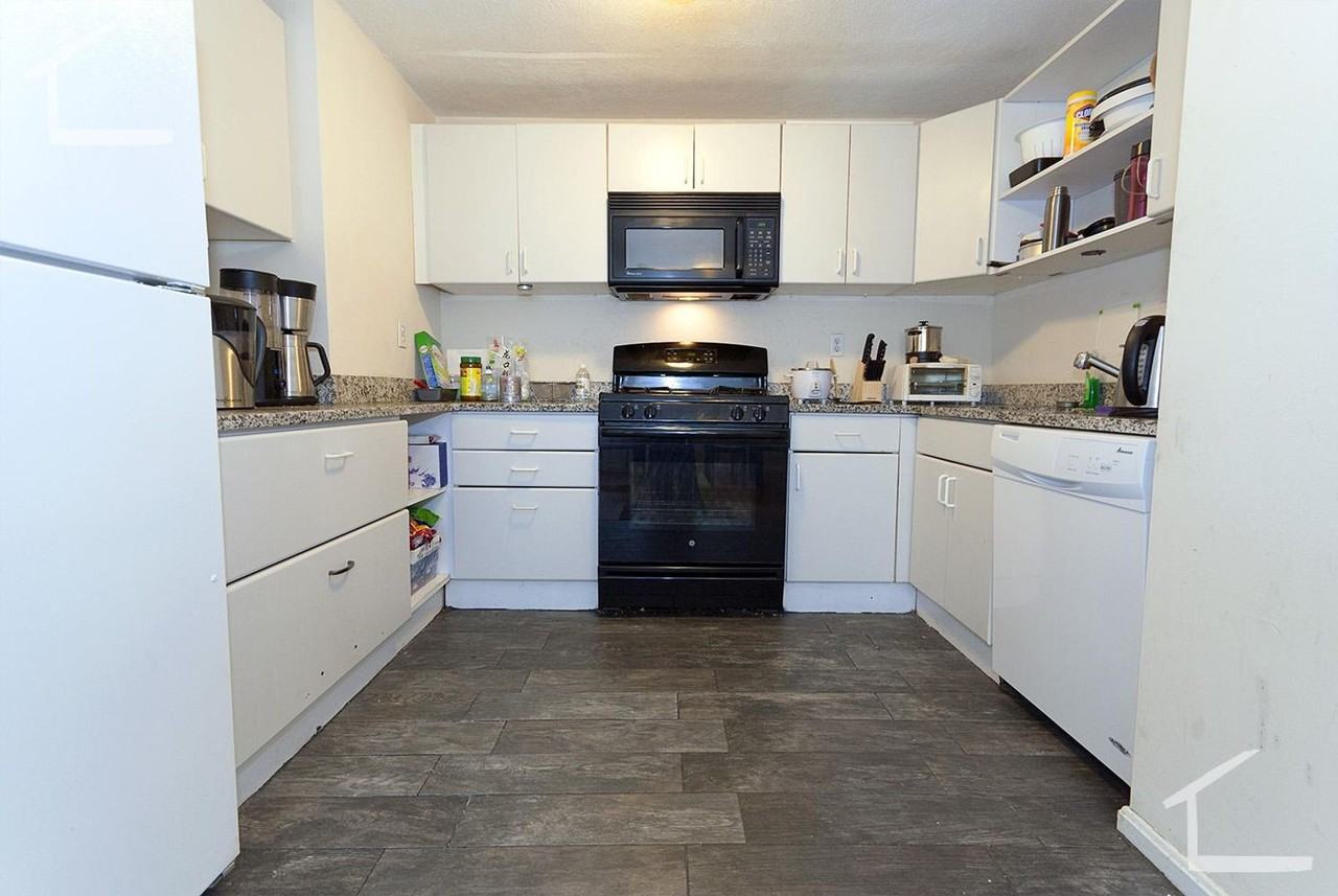 117 Glenville Avenue - Photo 7 of 13