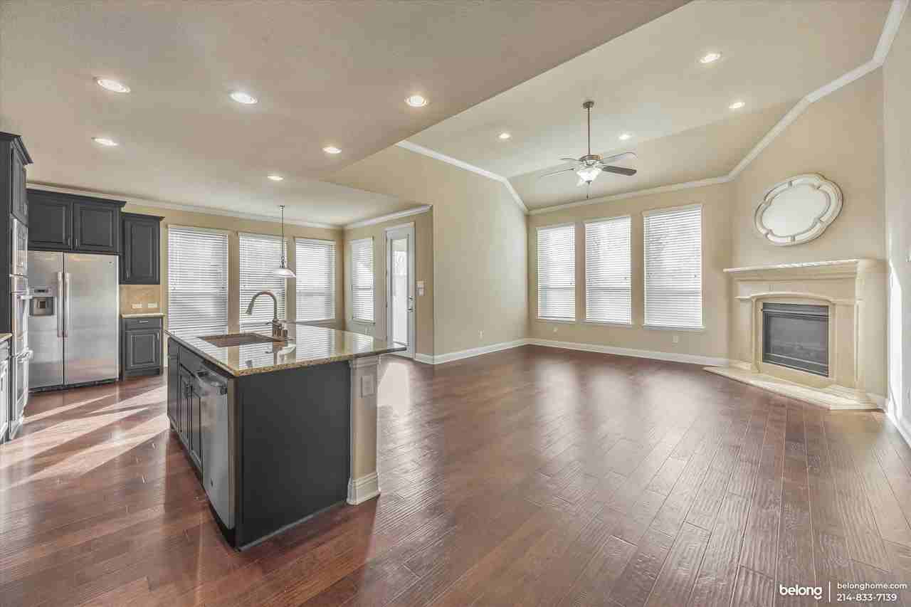 10365 Perkins Ln - Photo 5 of 24