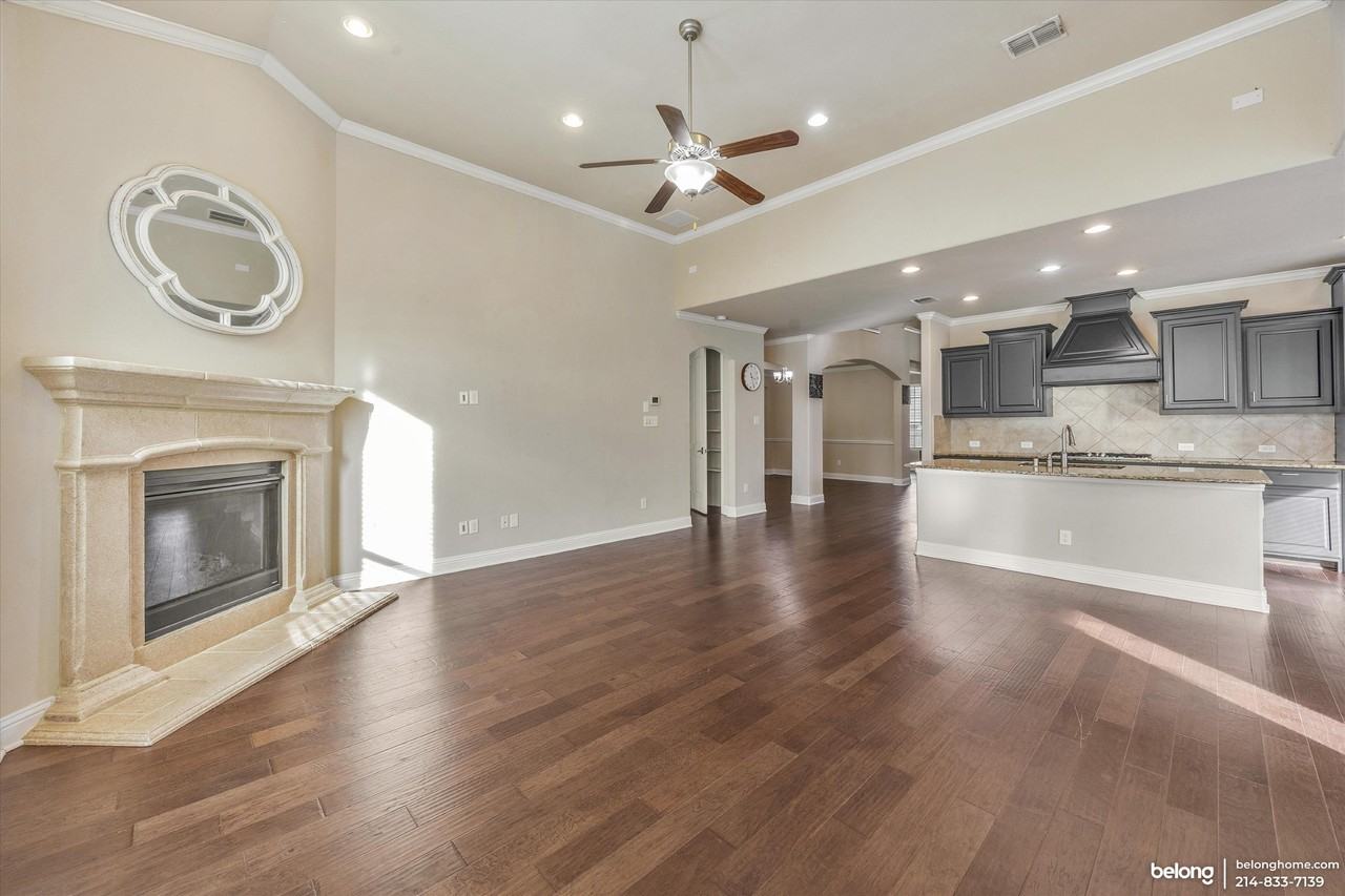 10365 Perkins Ln - Photo 6 of 24