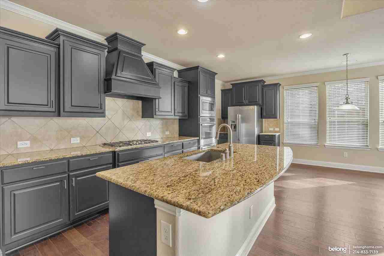 10365 Perkins Ln - Photo 7 of 24