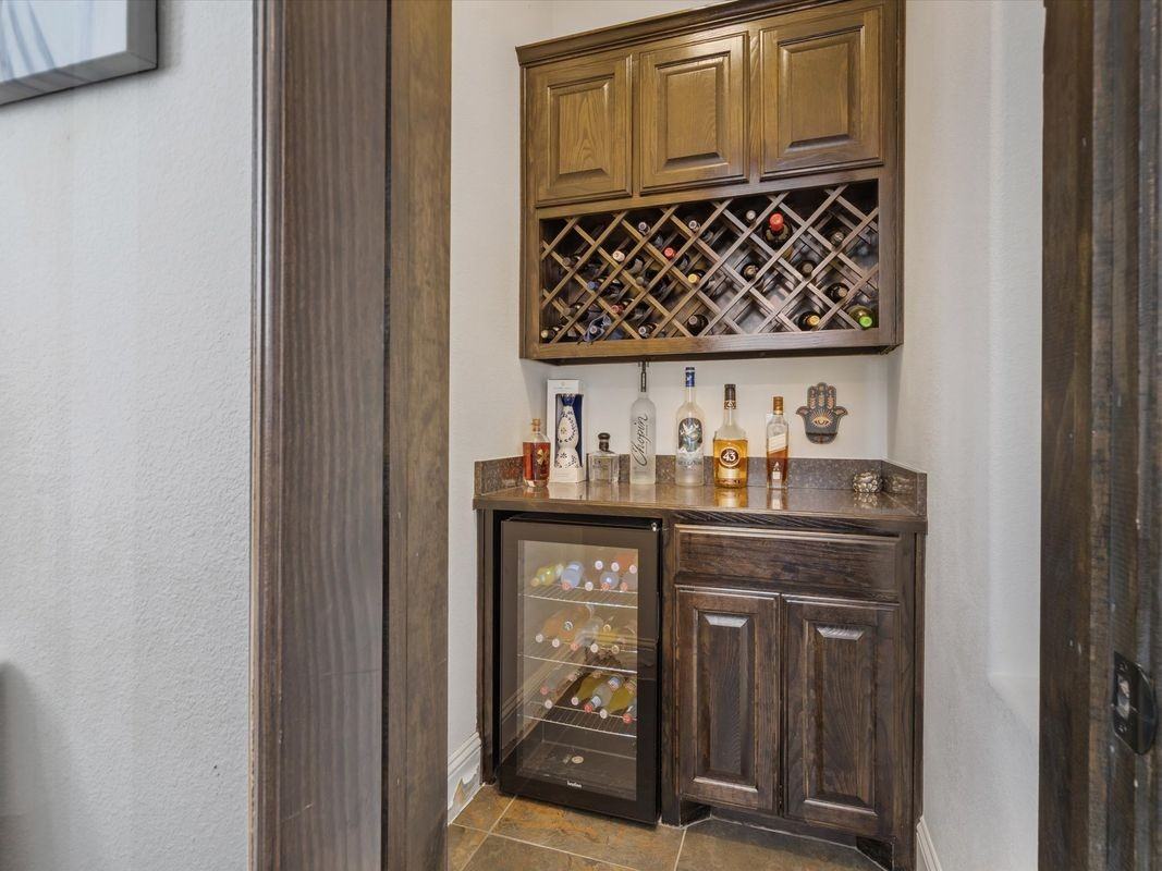 1506 Hennessey Drive - Photo 3 of 26