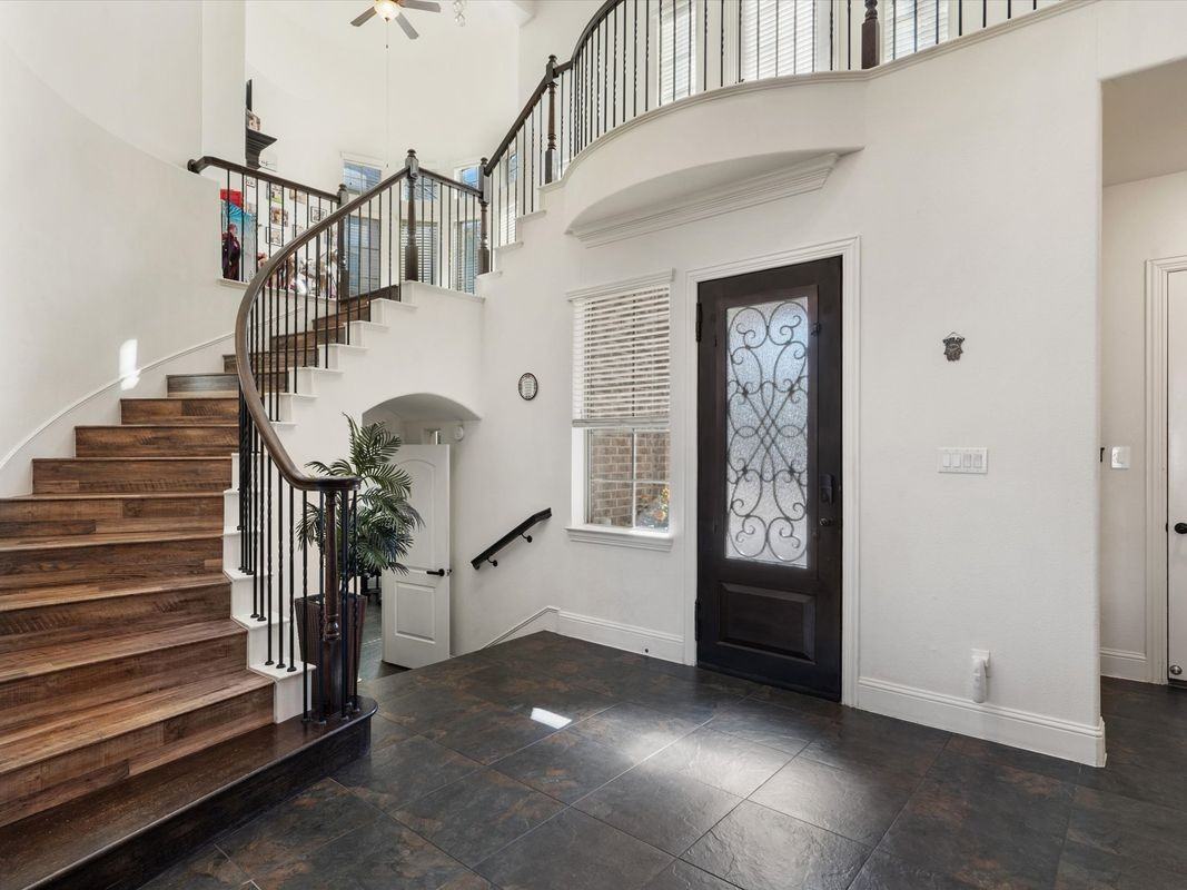 1506 Hennessey Drive - Photo 5 of 26