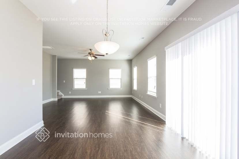 5318 Roberta Crossing Dr - Photo 3 of 24