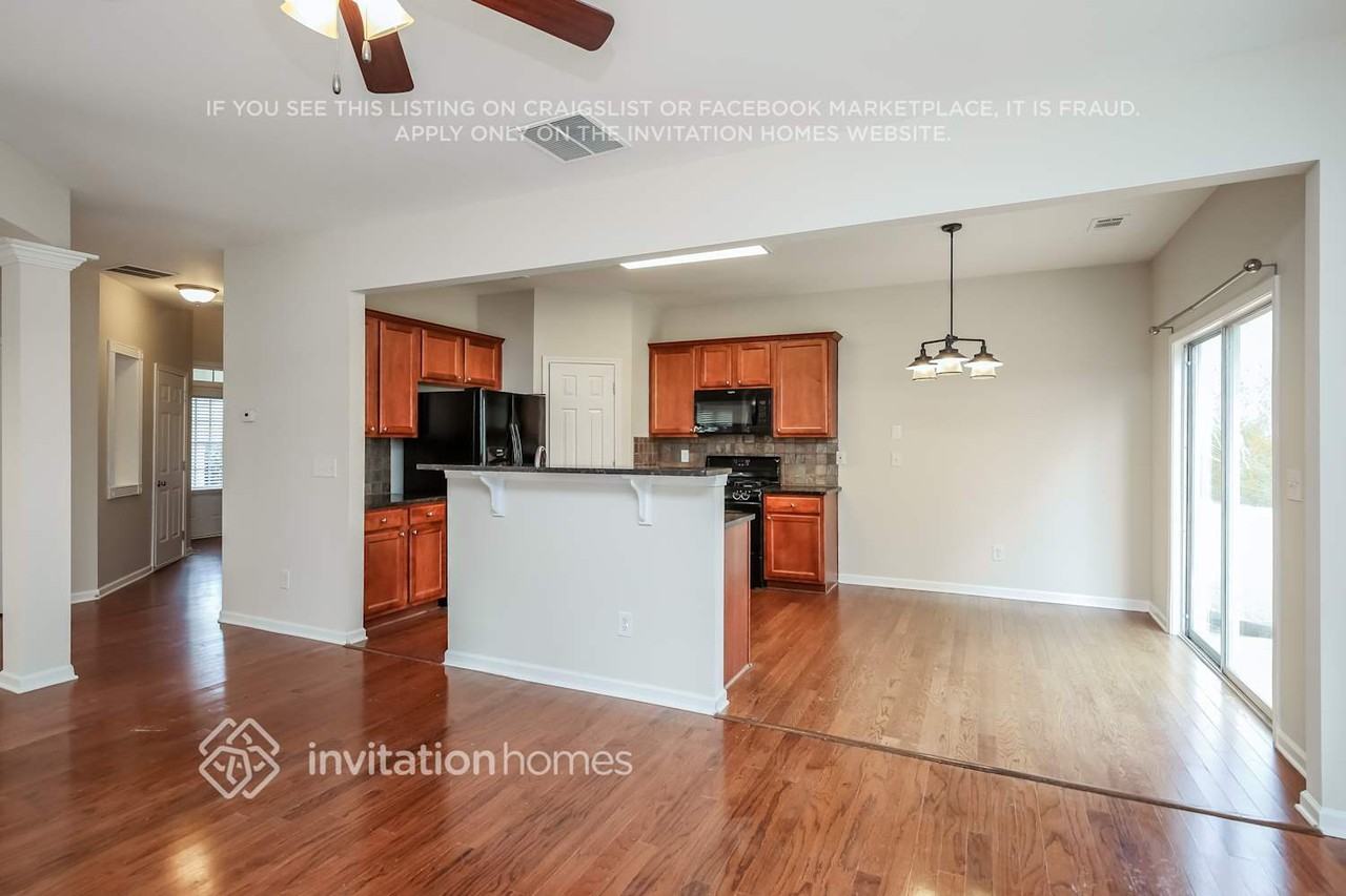 5620 Crestwick Way - Photo 5 of 16