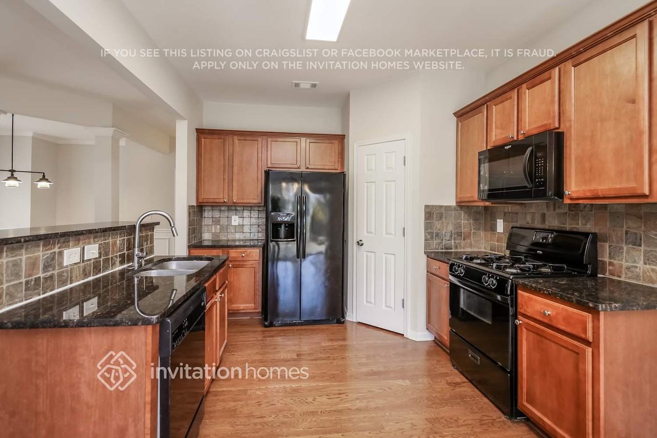 5620 Crestwick Way - Photo 6 of 16