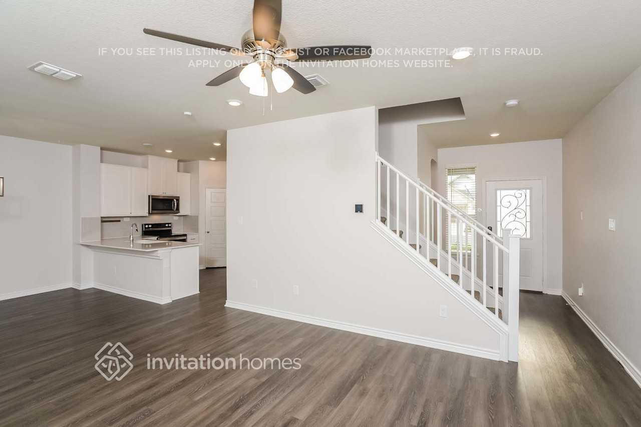 7911 Hanging Br - Photo 3 of 15