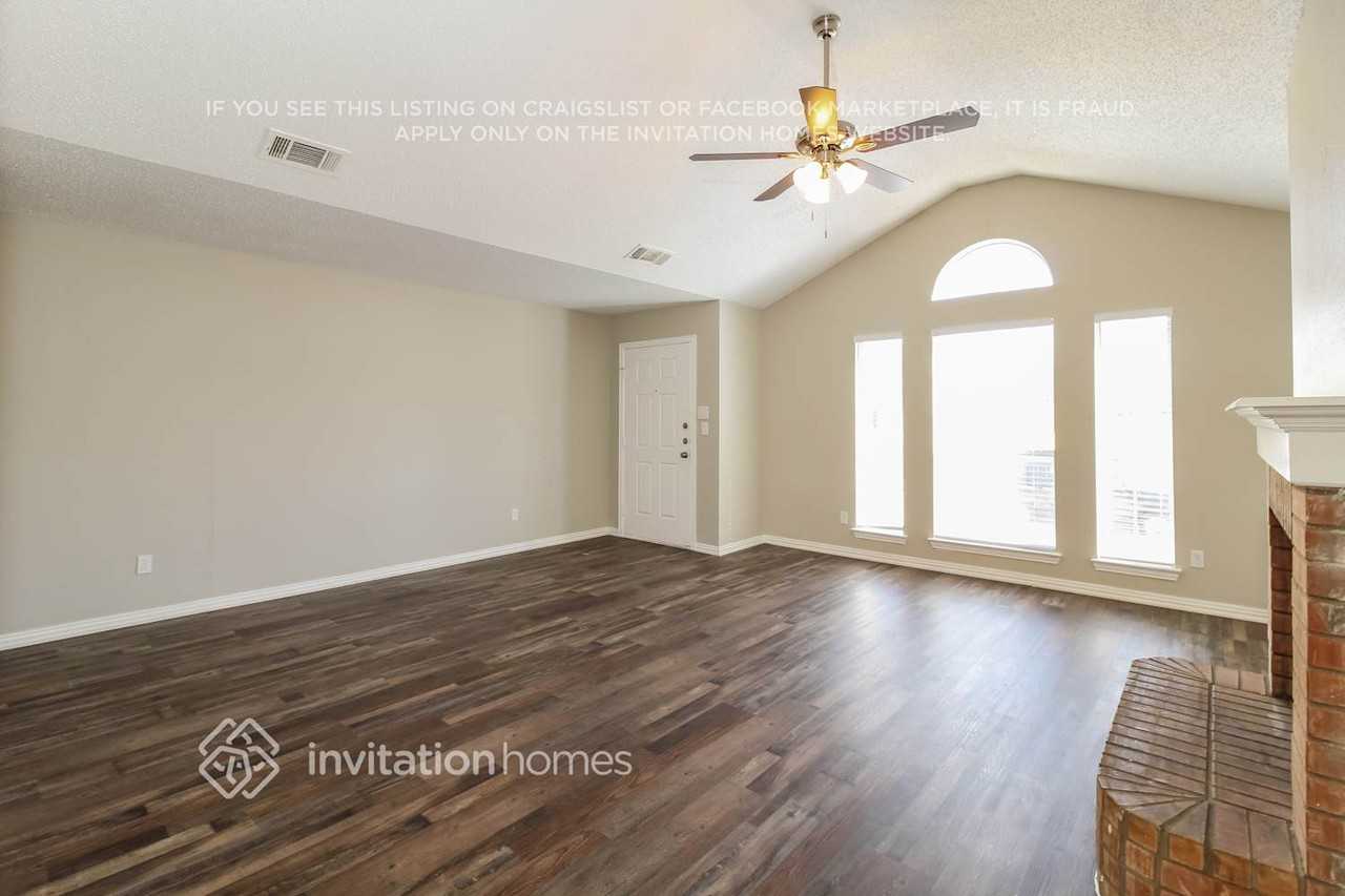 1100 Palomino Dr - Photo 3 of 13