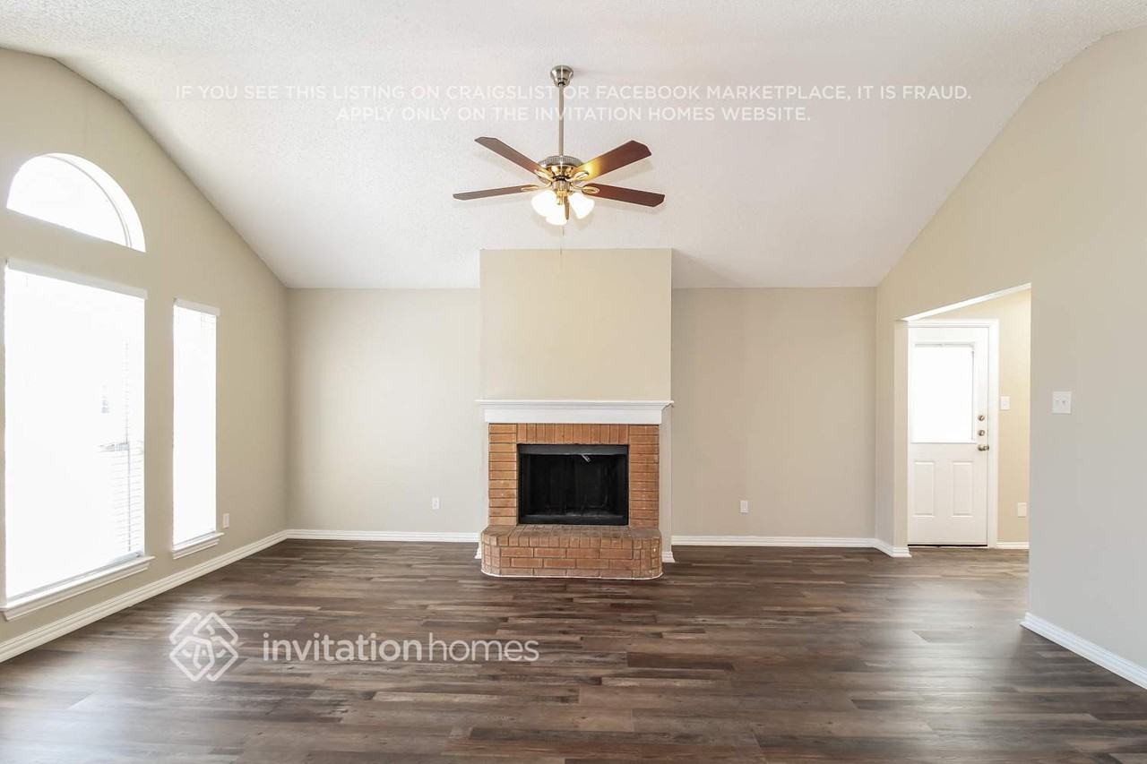 1100 Palomino Dr - Photo 4 of 13