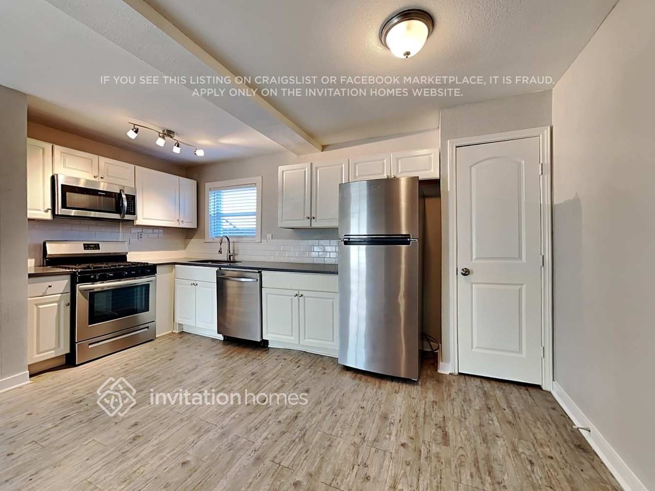 403 E Standifer St #A - Photo 5 of 13