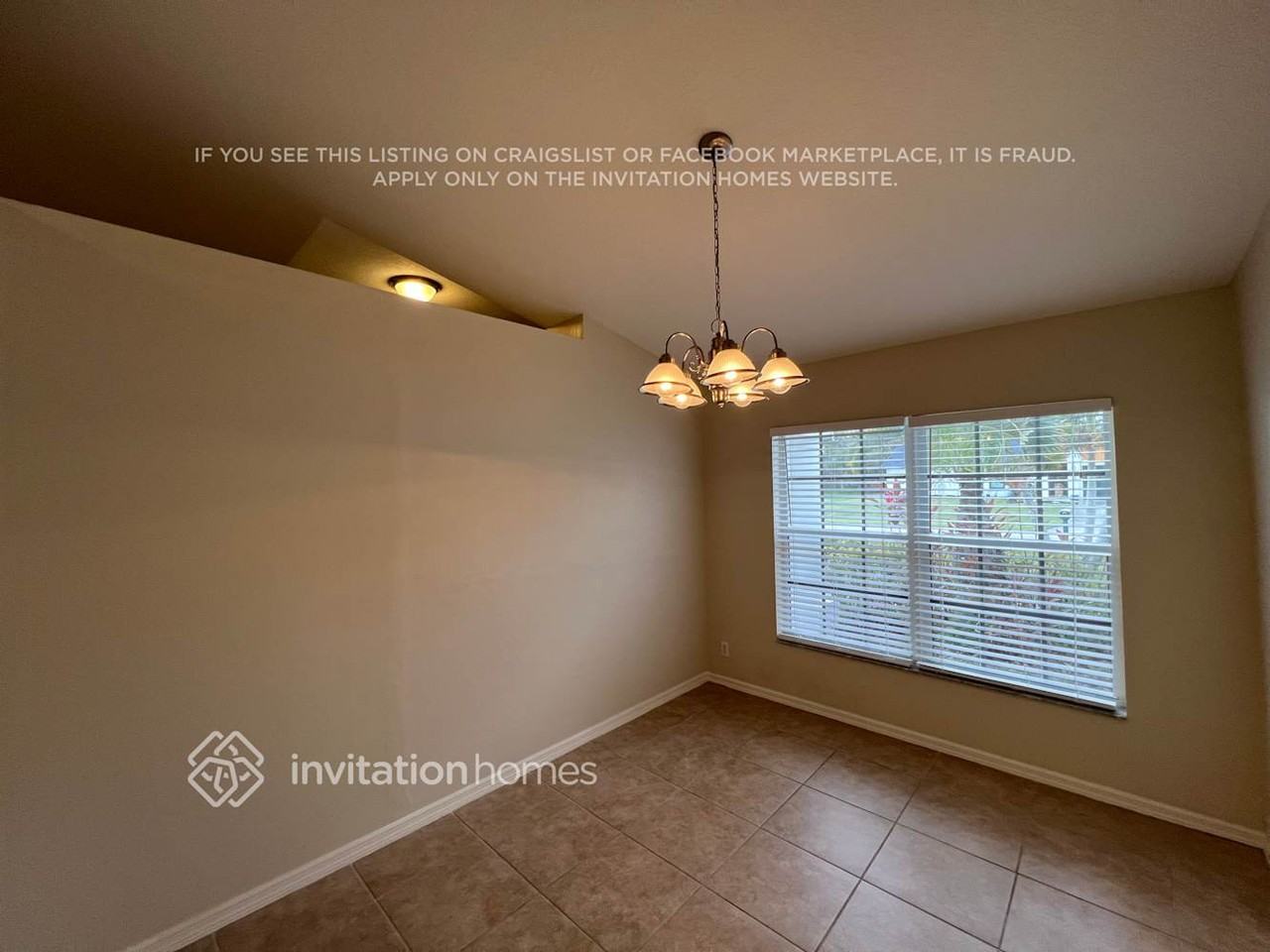 2057 Se Parrot St - Photo 4 of 24