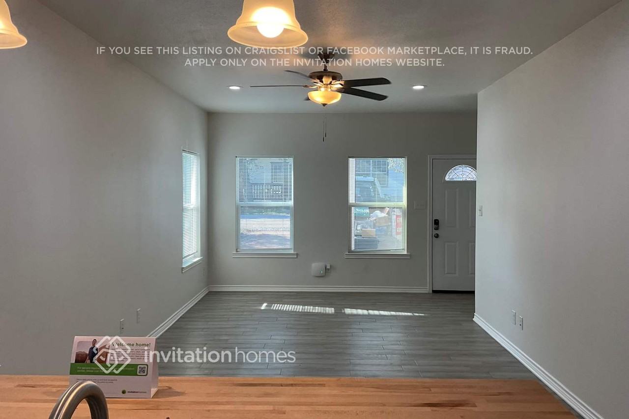 318 Shady Bluff Dr - Photo 2 of 11