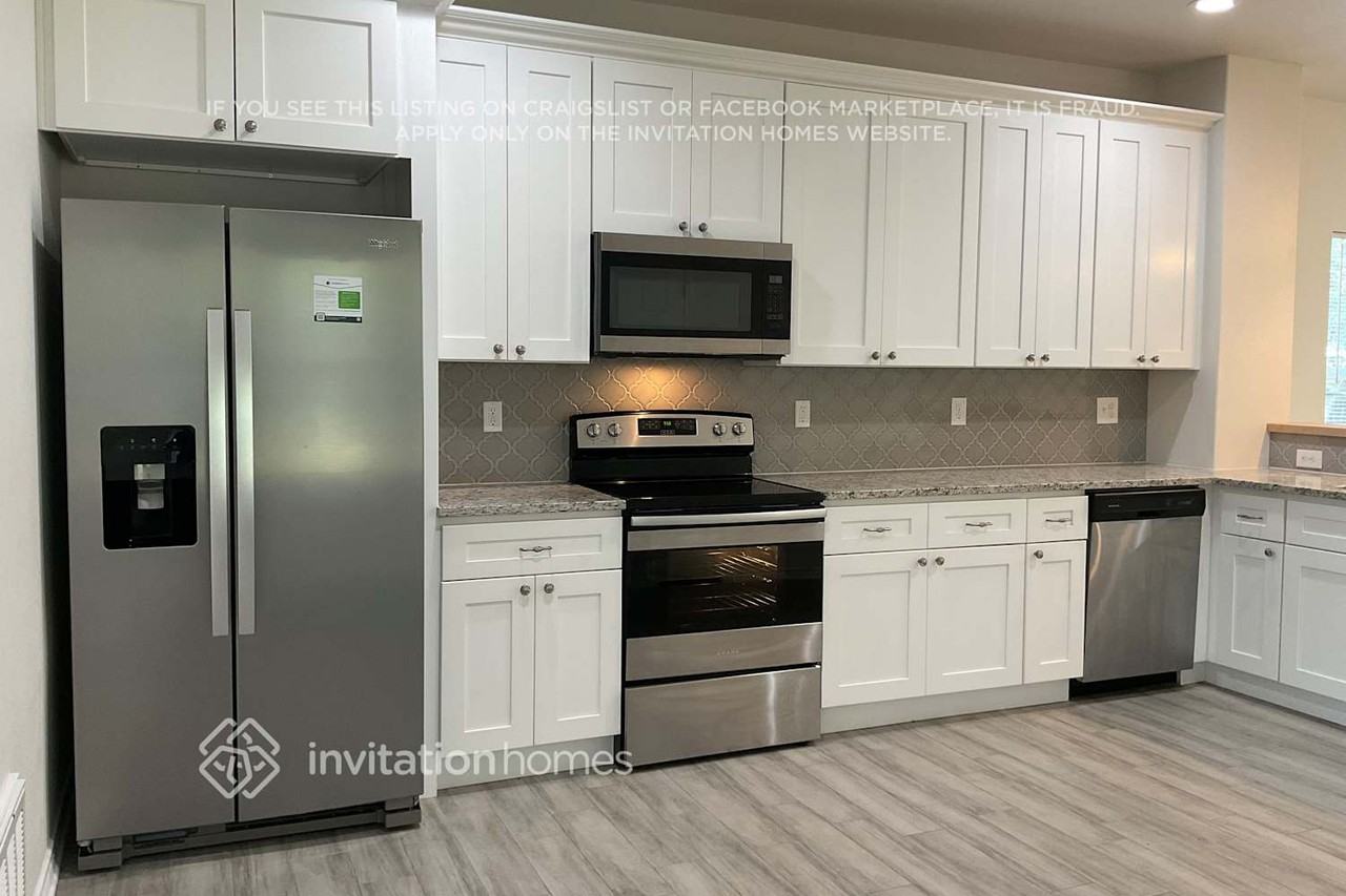 318 Shady Bluff Dr - Photo 3 of 11