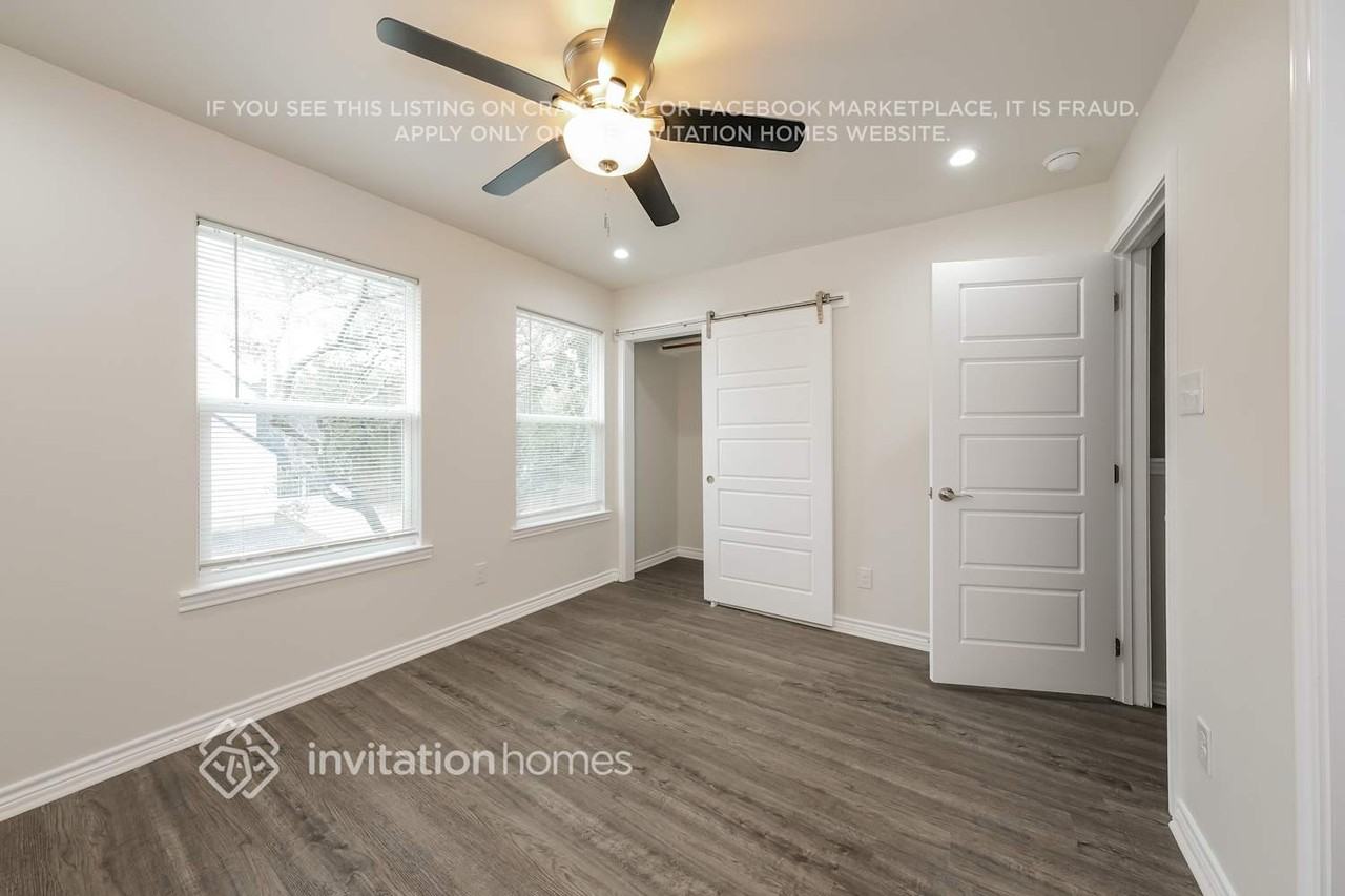 318 Shady Bluff Dr - Photo 4 of 11