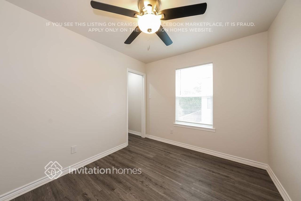 318 Shady Bluff Dr - Photo 5 of 11