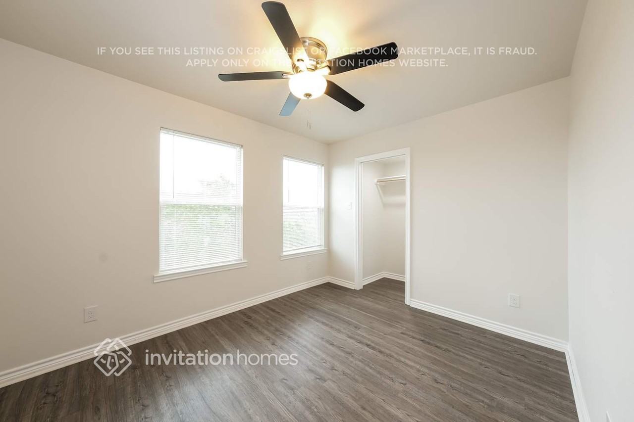 318 Shady Bluff Dr - Photo 6 of 11