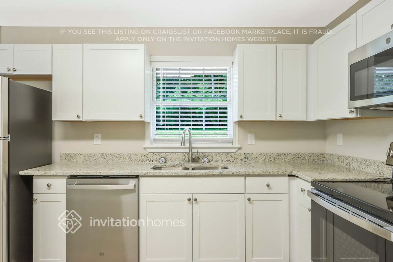 4461 Locksley Rd - Photo 3 of 13