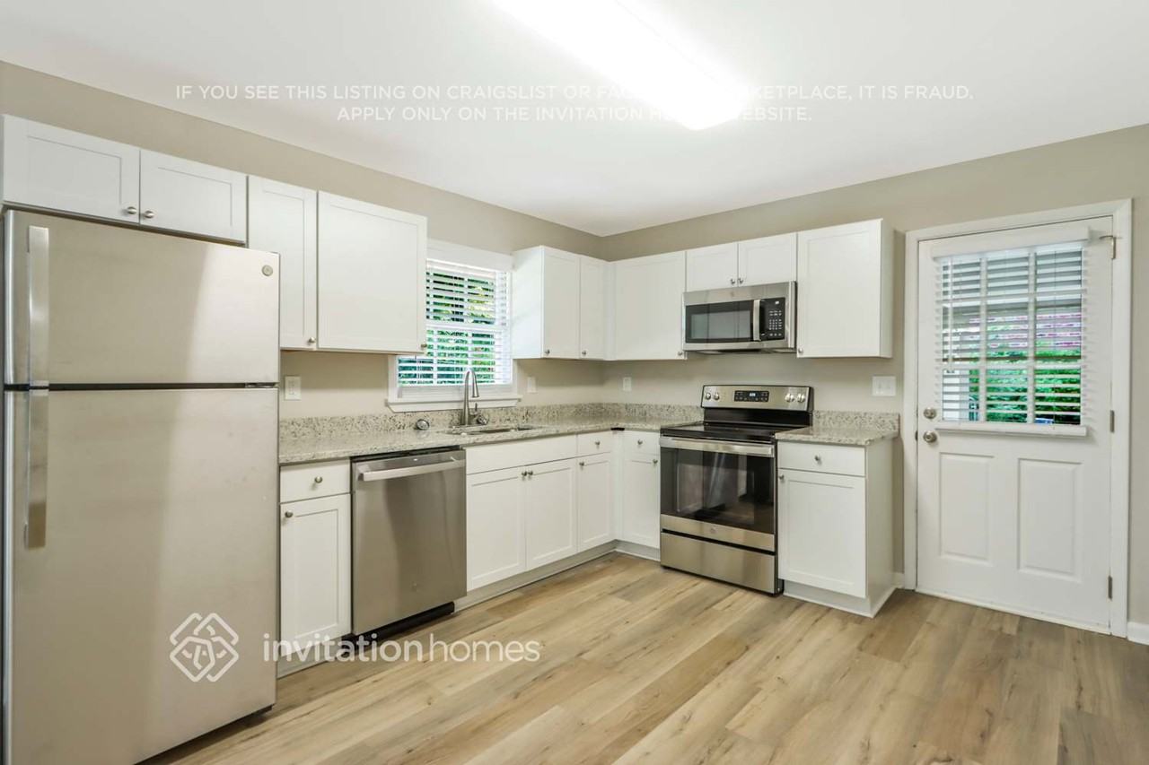 4461 Locksley Rd - Photo 4 of 13