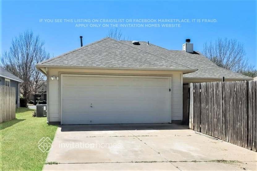 155 Village Commons Blvd - Photo 3 of 16