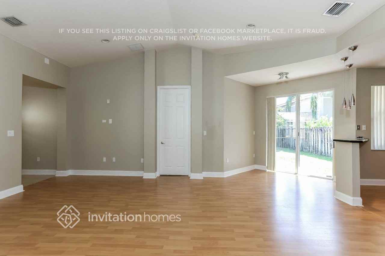 9118 Sw 161st Ter - Photo 6 of 21