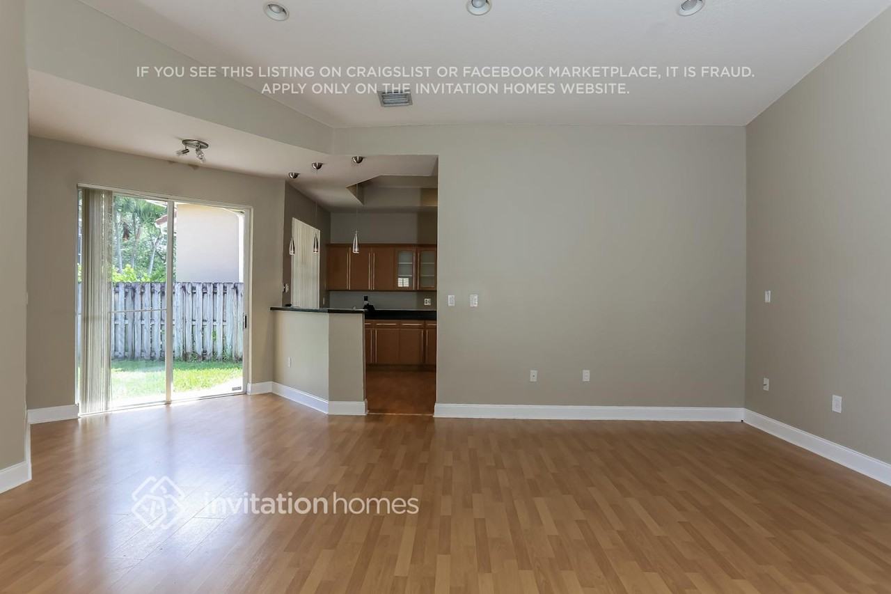 9118 Sw 161st Ter - Photo 7 of 21