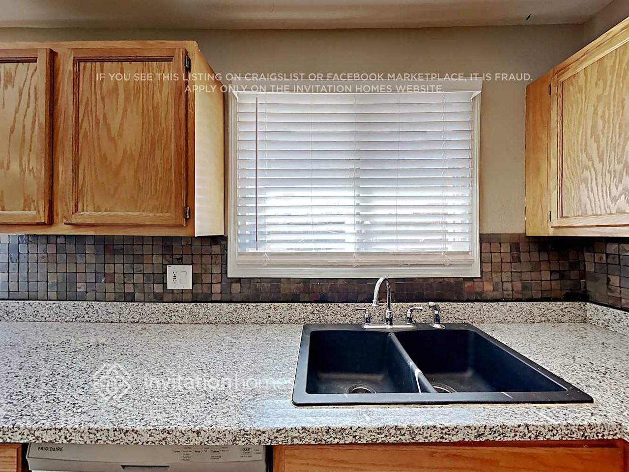 7818 W Fairmount Ave - Photo 6 of 12