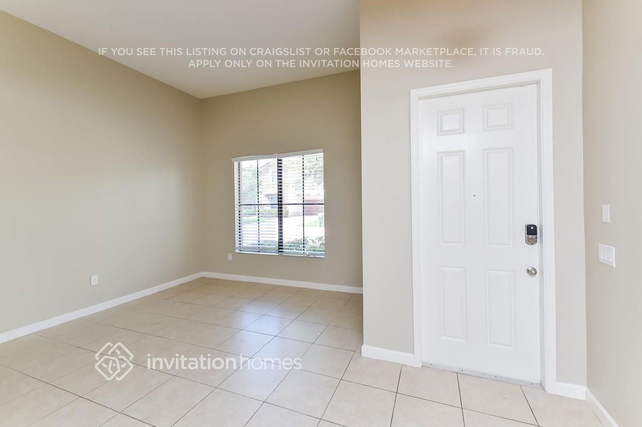 615 Southeast 37th Place - Photo 2 of 15