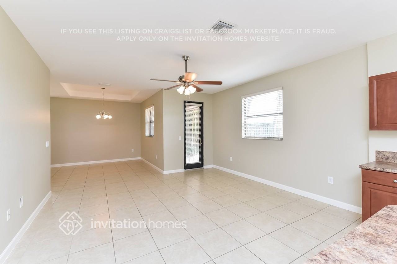 615 Southeast 37th Place - Photo 3 of 15