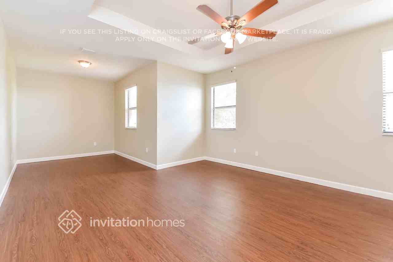 615 Southeast 37th Place - Photo 7 of 15