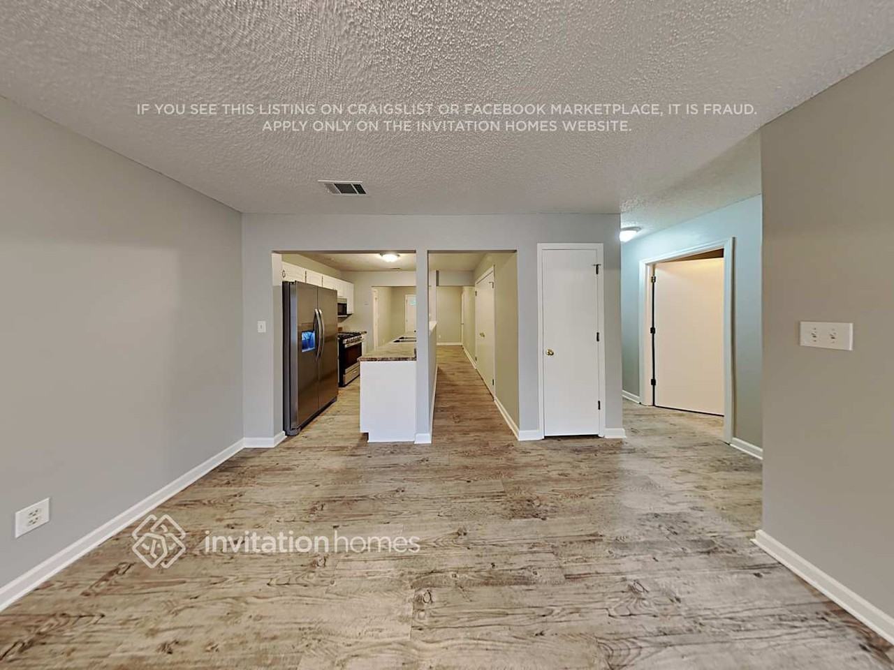 1389 N Hampton Dr - Photo 5 of 18