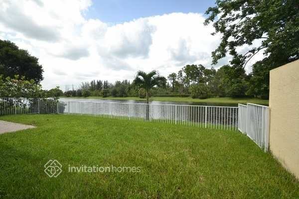 199 Berenger Walk - Photo 3 of 4