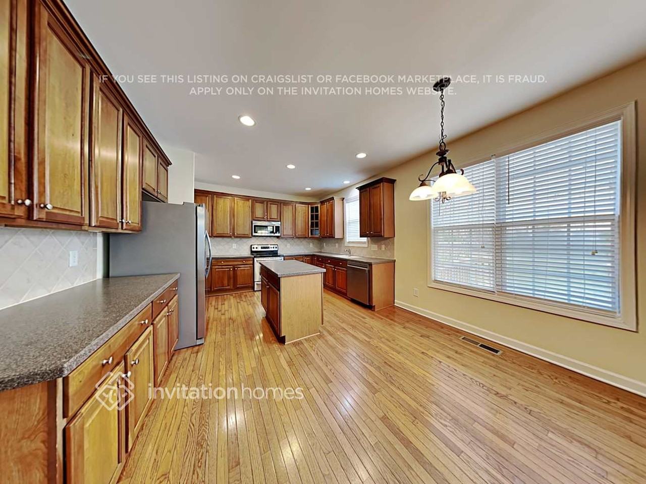 1521 Lindenberg Square - Photo 6 of 15