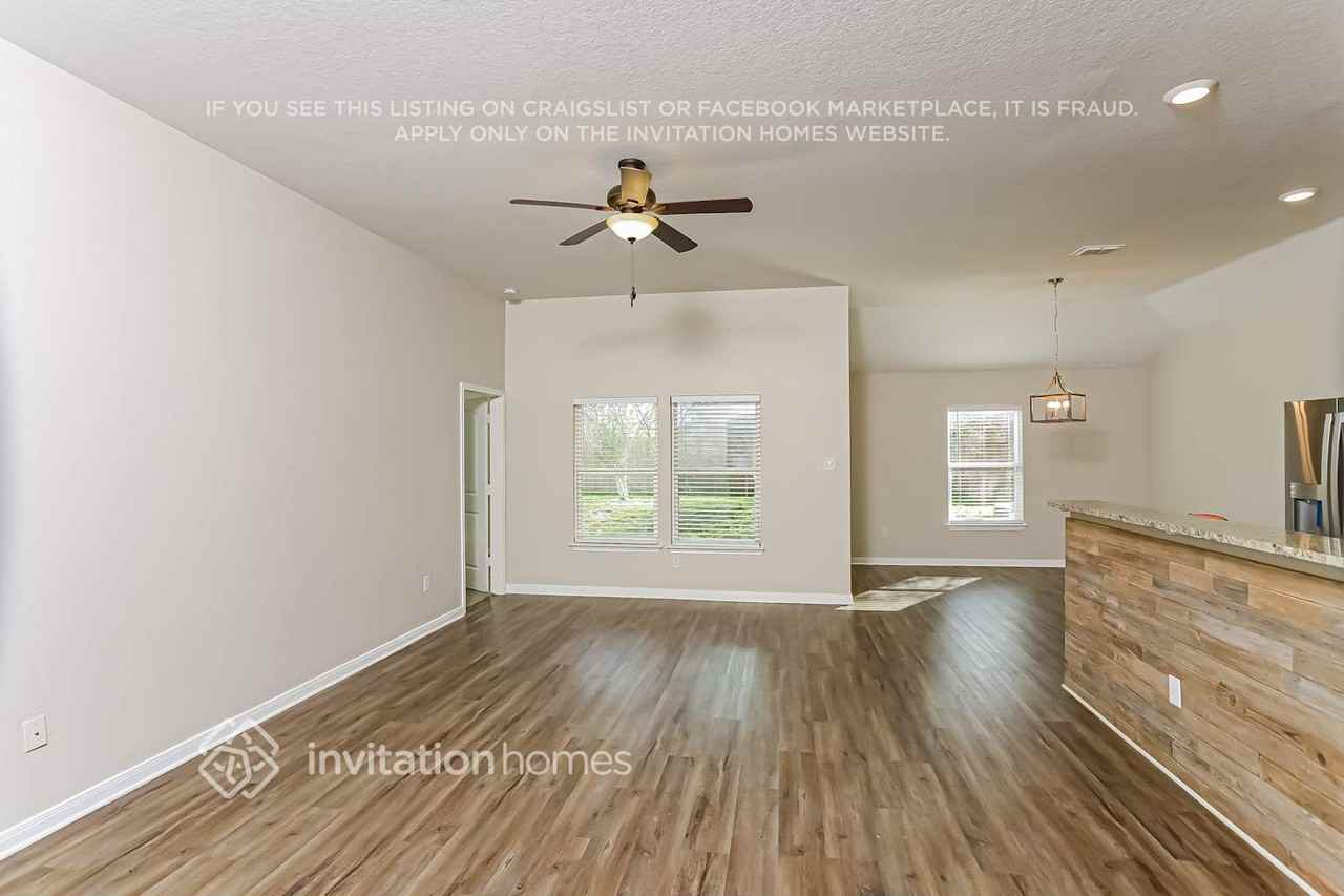 8002 Bluewater Cv - Photo 2 of 15