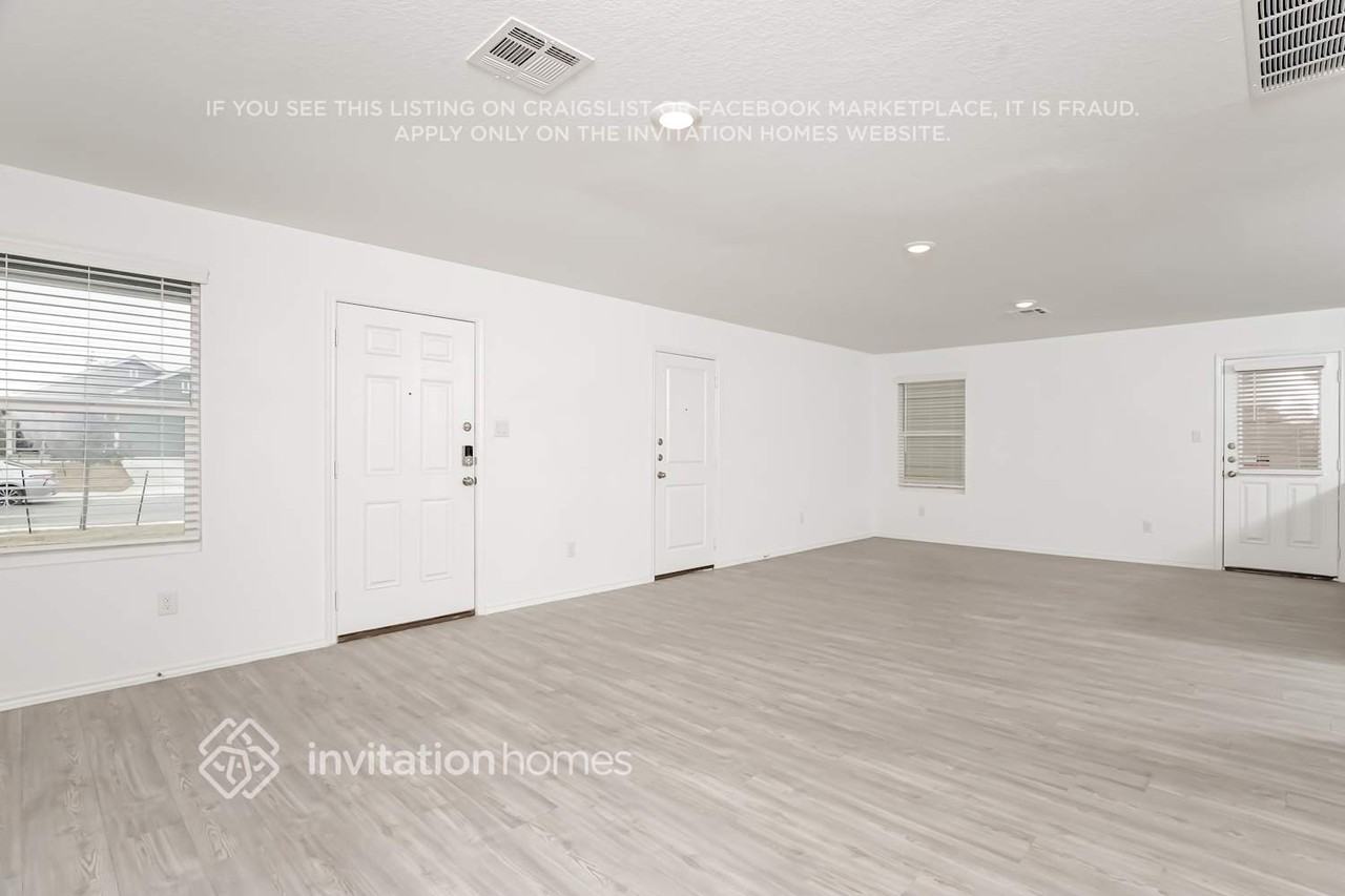 181 Parish Ln - Photo 4 of 17