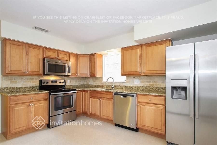 2449 Chandler Ave - Photo 3 of 14