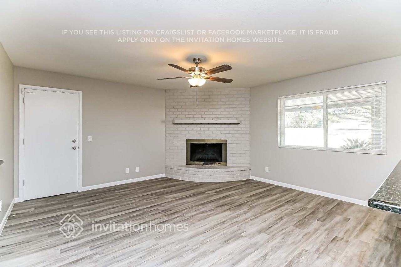 892 E Erie St - Photo 3 of 16