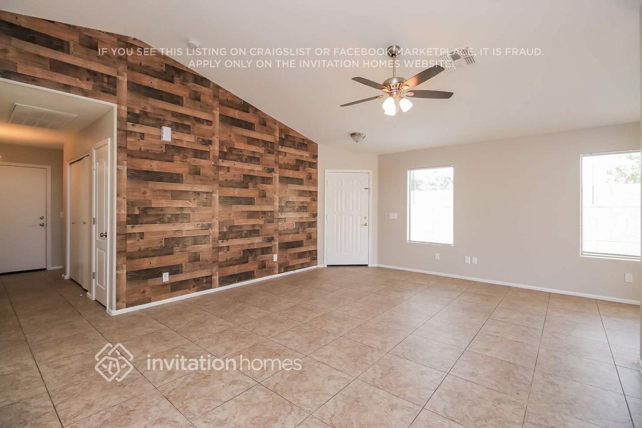 38155 N Luke Ln - Photo 2 of 15