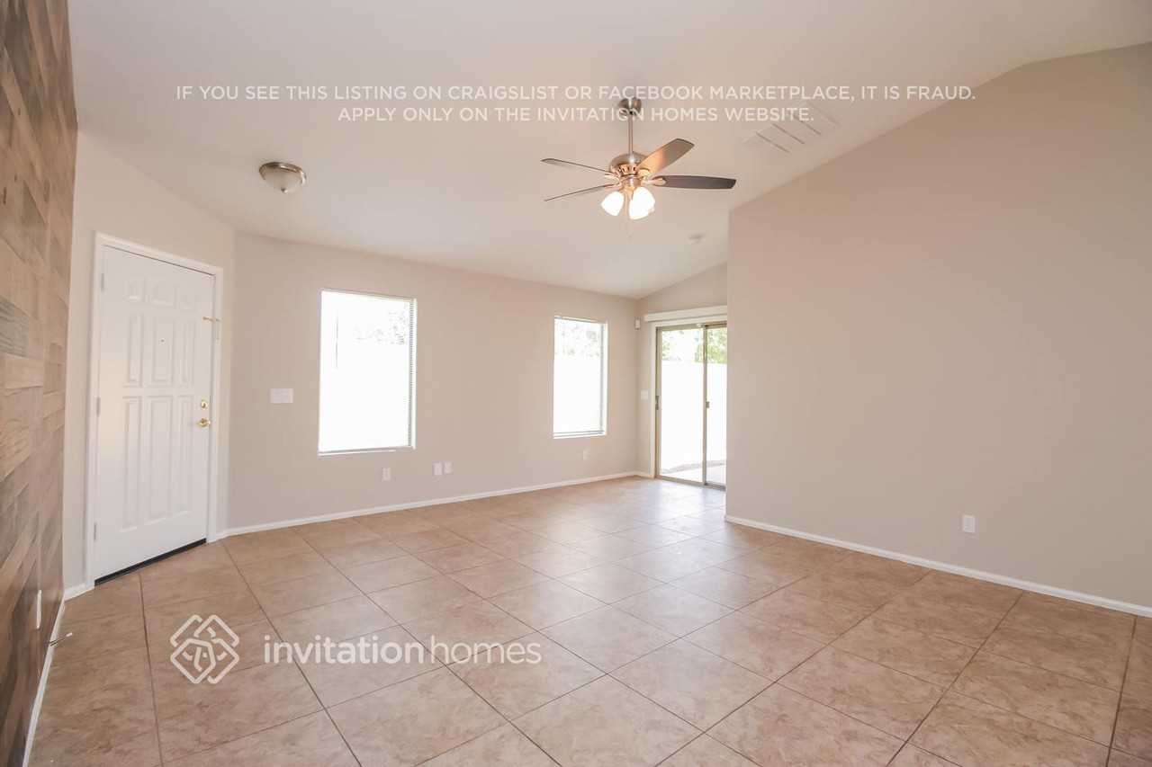 38155 N Luke Ln - Photo 3 of 15