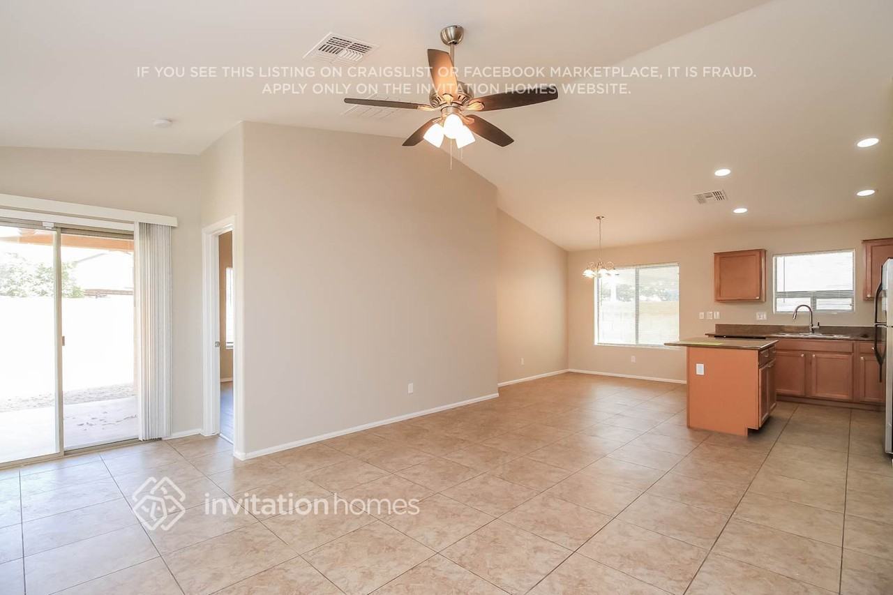 38155 N Luke Ln - Photo 4 of 15