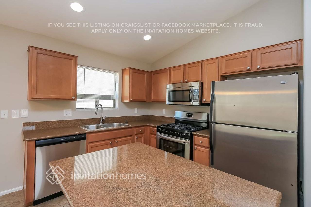 38155 N Luke Ln - Photo 7 of 15