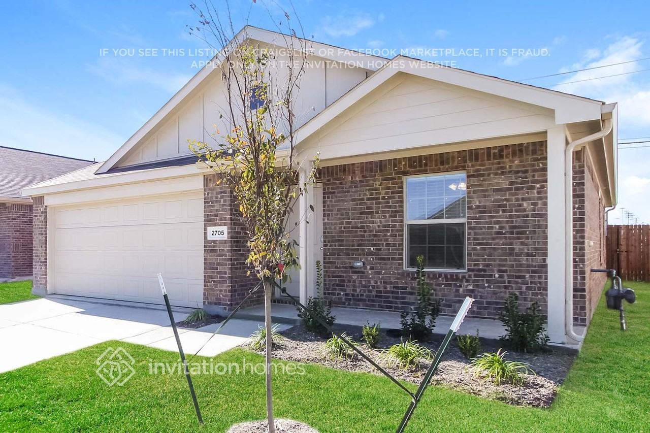 2705 Spring Time Dr - Photo 2 of 16