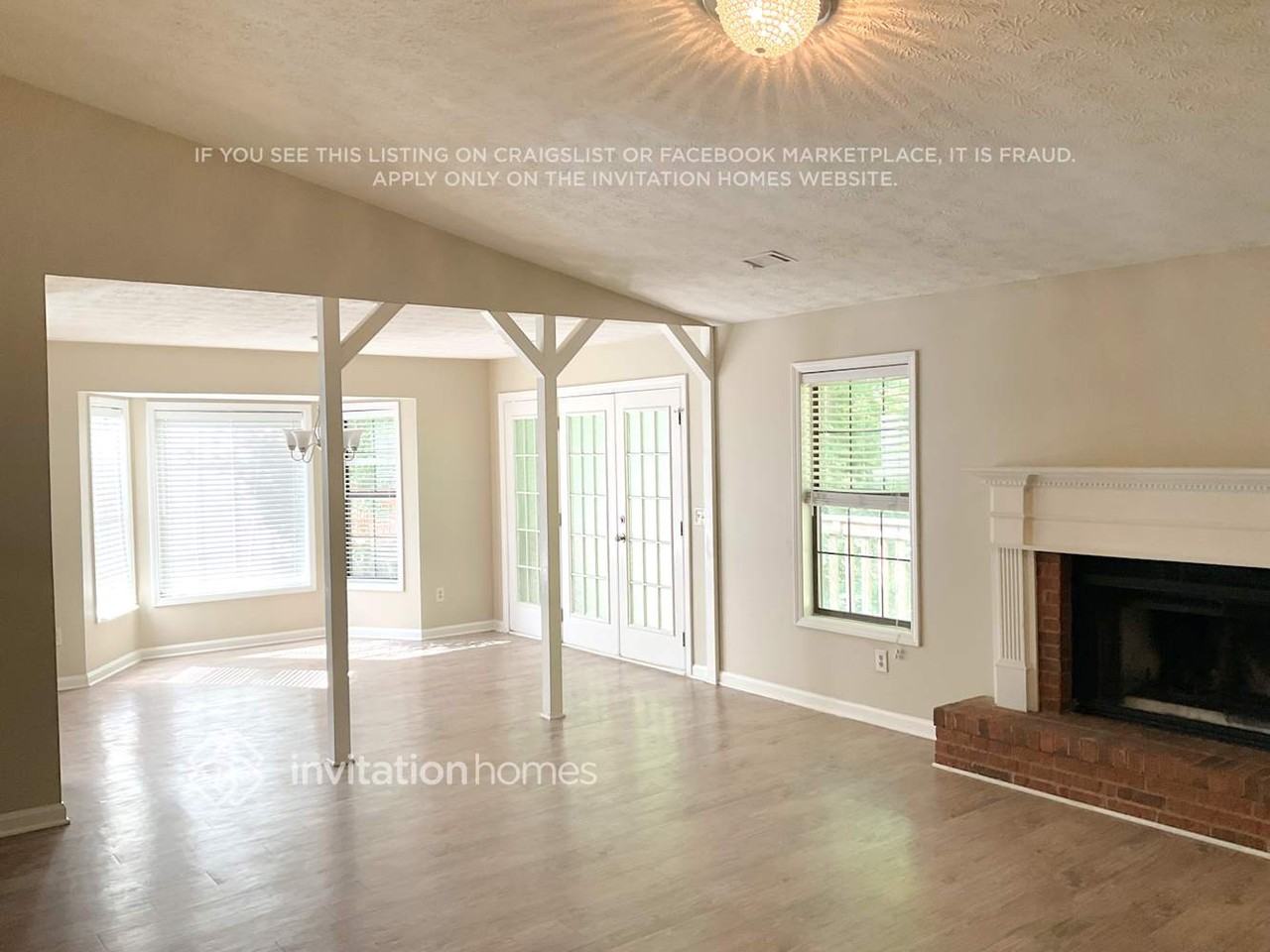 2712 Inverloch Cir - Photo 3 of 13