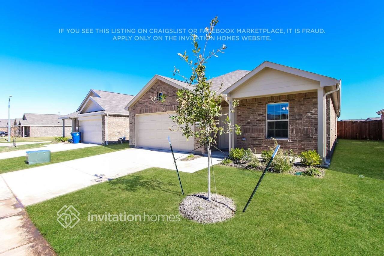 2702 Spring Time Dr - Photo 2 of 17