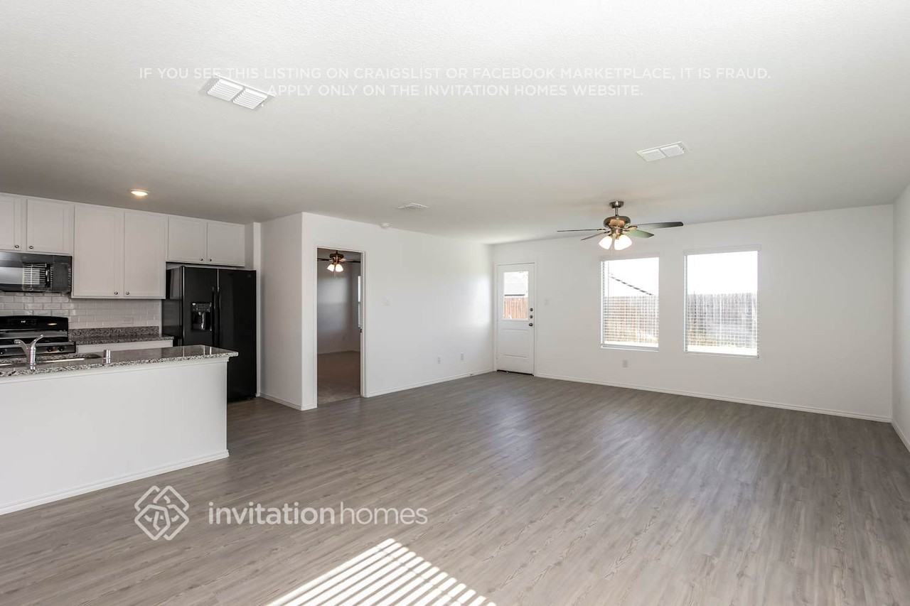 2702 Spring Time Dr - Photo 5 of 17