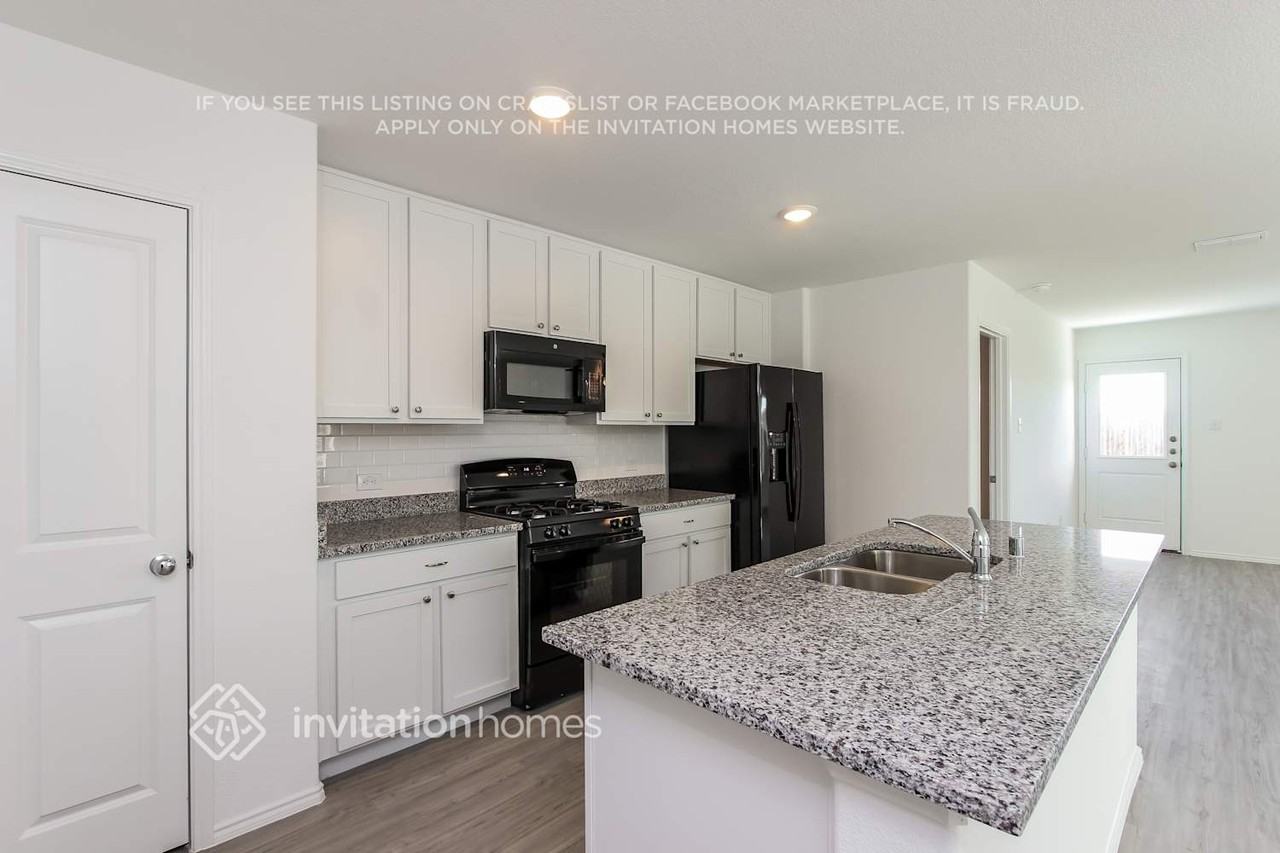 2702 Spring Time Dr - Photo 7 of 17