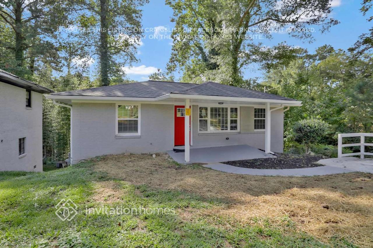 343 Fairburn Rd Nw - Photo 2 of 19