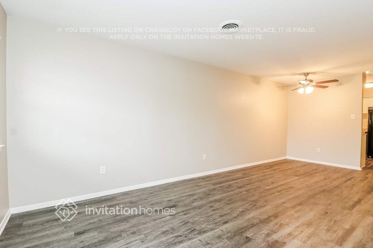 2212 Lavern St #B - Photo 3 of 14