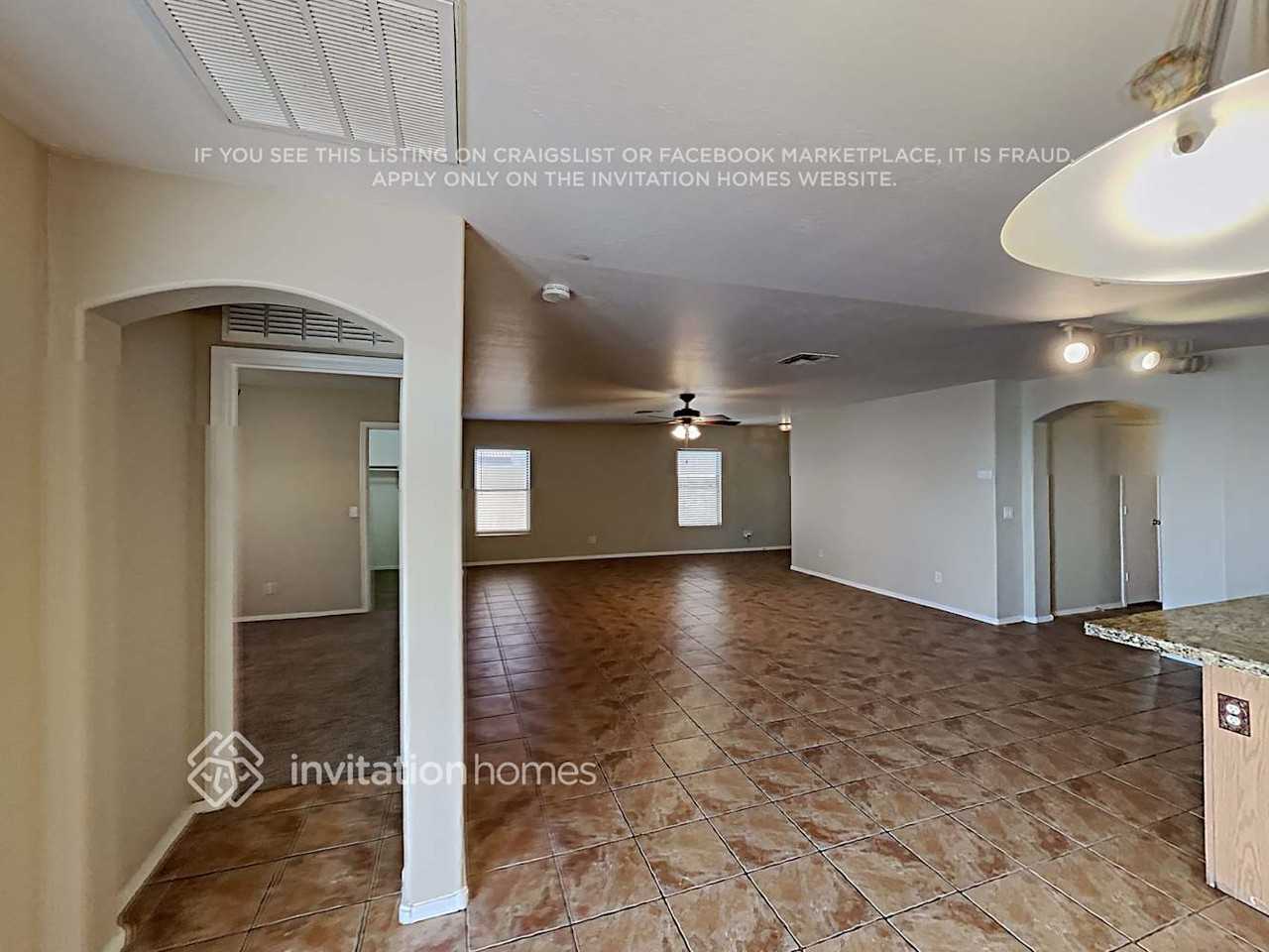 12754 W Dreyfus Dr - Photo 4 of 16